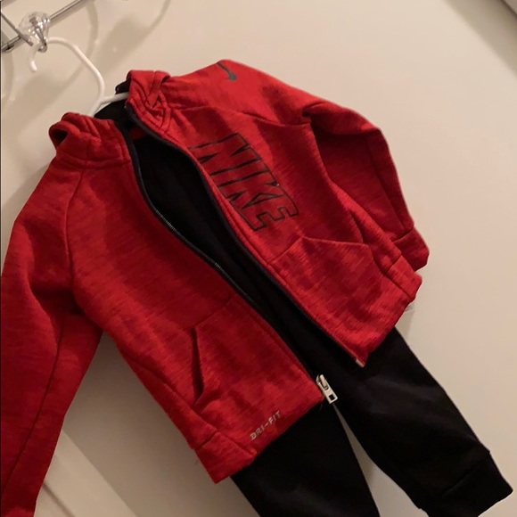 𝚗𝚒𝚔𝚎 𝚘𝚞𝚝𝚏𝚒𝚝 2𝚝 - Picture 2 of 2